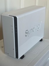 Synology DS115 j NAS + TB WD Red NAS HDD