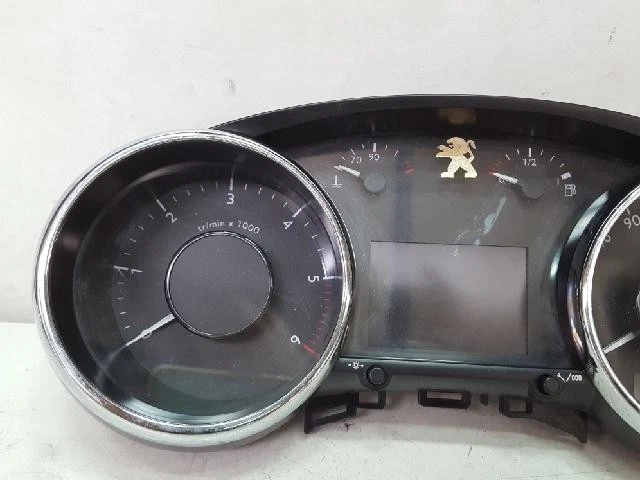 Приборные панели 2015 Peugeot 3008 HDi 9804898580 - Изображение 2 из 4