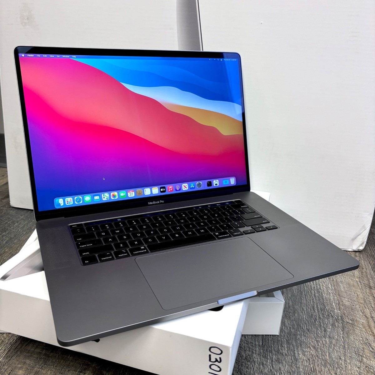 MacBook本体 Core i9 MacBookPro 16-inch 2019 1TB 32GB MacBook Pro 2.4GHz Intel Core i9 32GB 1TB SSD 16