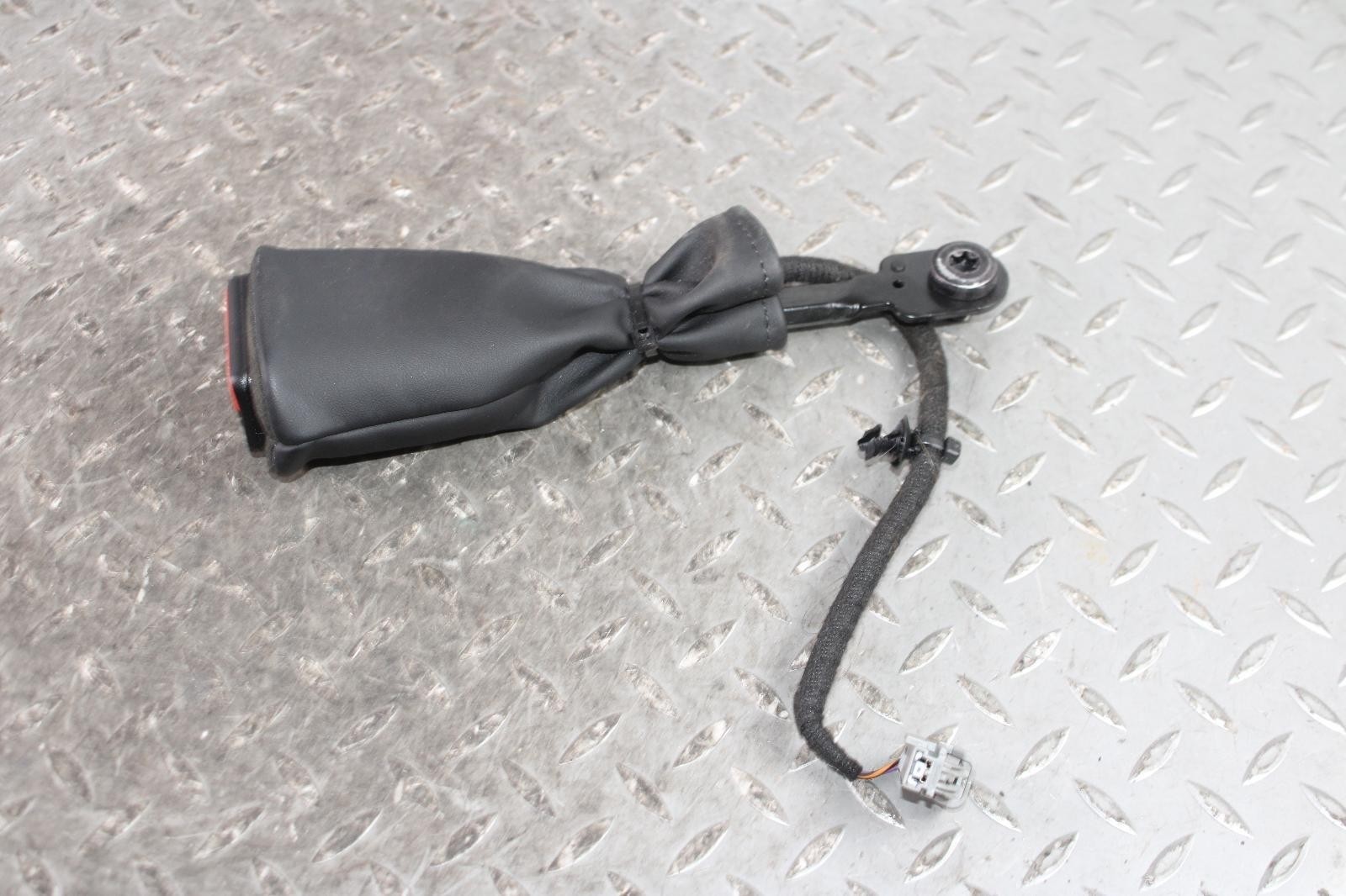 Maserati Quattroporte 2014-2017 FRONT+LEFT Seat belt buckle
