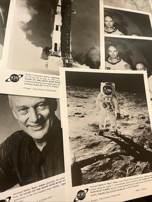 Lot Of 9- NASA Apollo 11 Buzz Aldrin Walking On The Moon Promo Photo - Sci-Fi