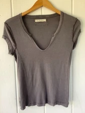 We The Free Womens Distressed V-Neck Raw Hem Muscle Short Sleeve Tee Gray SMALL