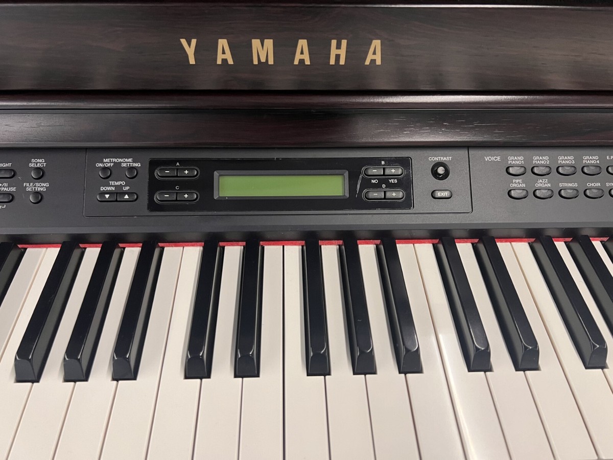 YAMAHA CLP 480 FINISHED IN ROSEWOOD, WITH 12 MONTH GUARANTEE