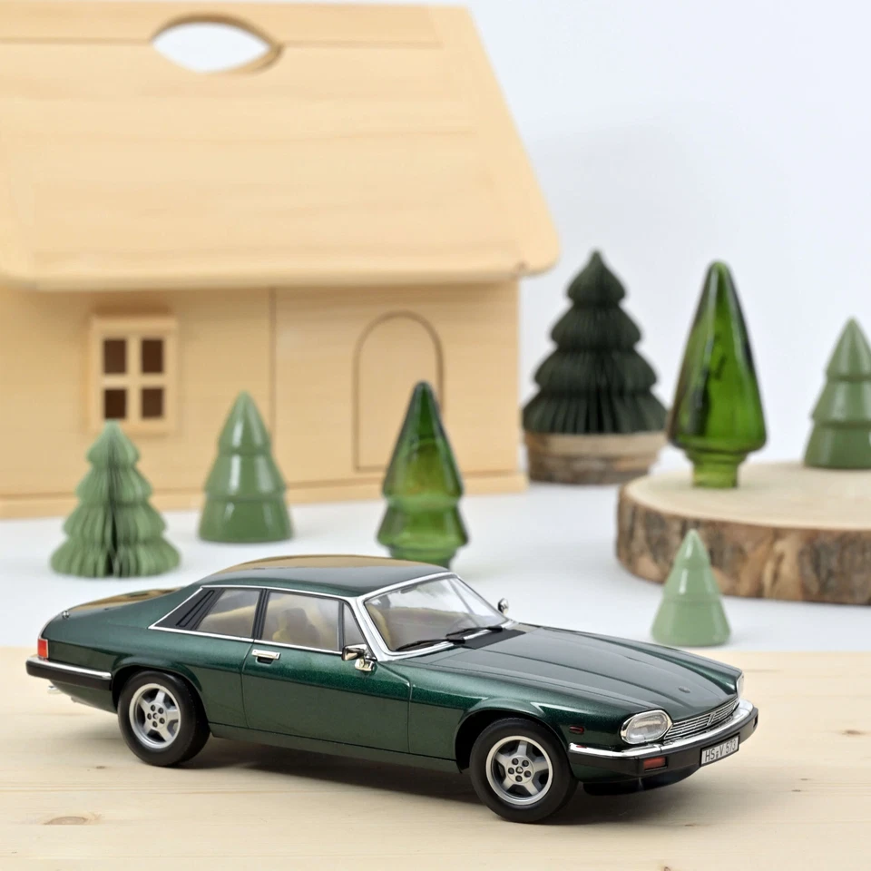 Norev Jaguar XJ-S 5.3 H.E. Coupé 1982 - Green metallic 1/18 182620 0123 27 - Photo 2/4