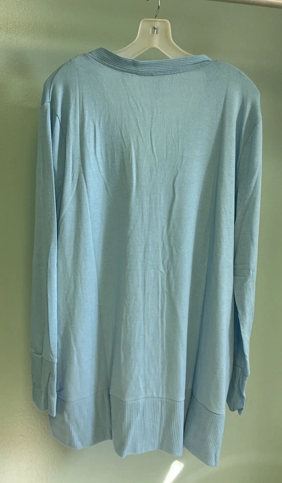 Suéter cadigan azul con botones 3X Zenana Outfitters para mujer Foto 2 de 4