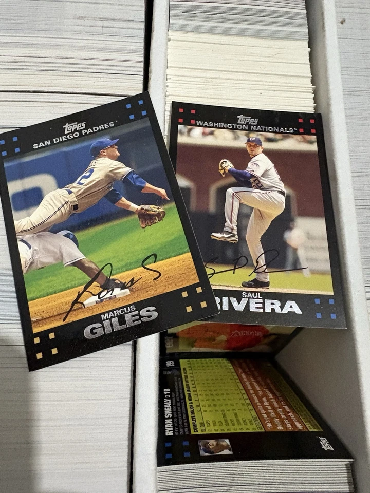 Más de 20.000 tarjetas de béisbol Topps, tarjetas de fútbol americano, tarjetas de baloncesto. Vintage2new Foto 3 de 4