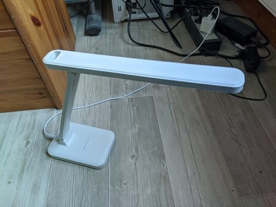 LED Schreibtischlampe mit USB-Kabel (Multifunctional Desk Lamp D20/D21)