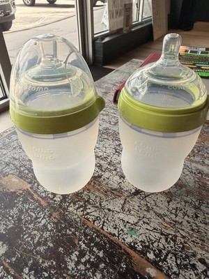 Comotomo 8oz Baby Bottles Set of 2 Silicone Anti Colic Green + 1 Lid
