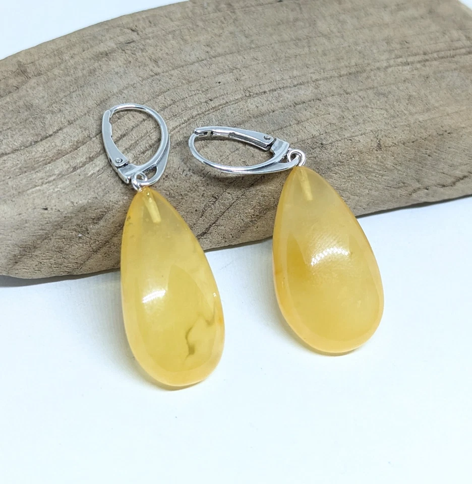 Orecchini ambra bianca gocce naturali del Baltico pendenti a leva argento 925 - Immagine 2 di 3