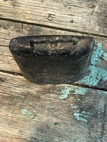 Vintage cow bell - bull bell rough uneven metal or iron Crude - Picture 2 of 7
