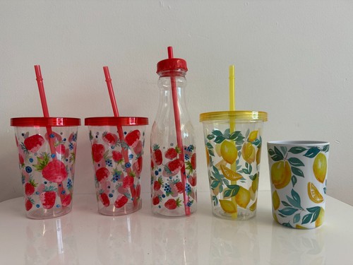Kunststoff Becher/Trinkflasche und Becher mit Deckel und Strohhalmen 5er Set
