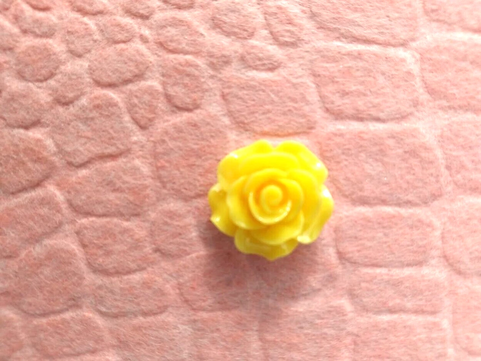 Pushpins set of 4 handmade flower design - Image 4 of 4