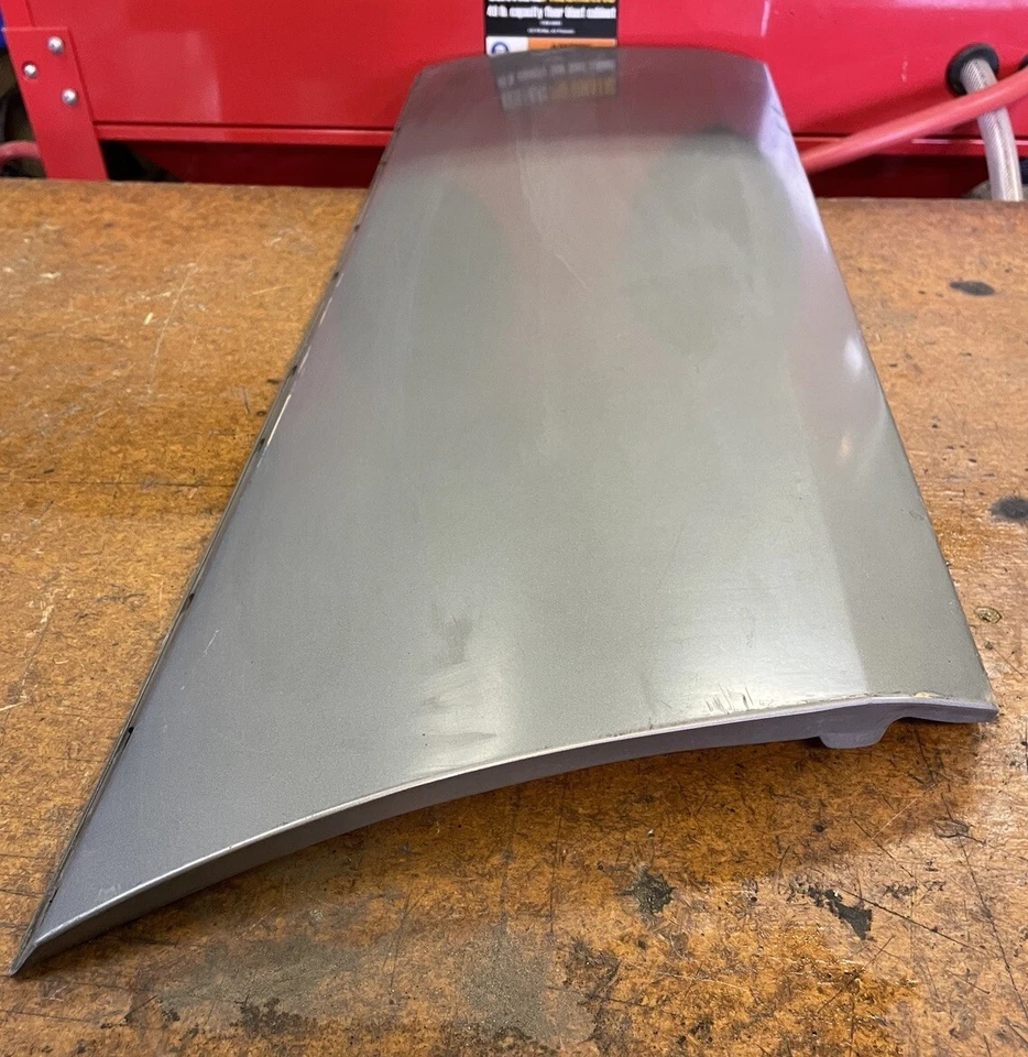 Moldura puerta trasera derecha mercedes-benz w124 300te 300e gris 1246901840 Foto 2 de 4