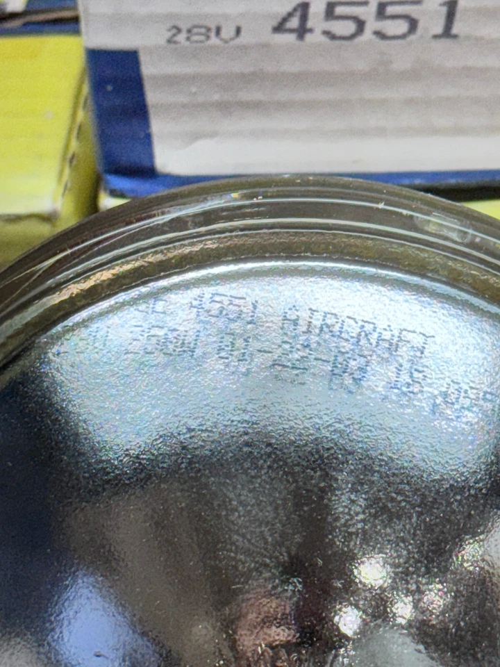 4 Pack GE 4551 Aircraft Aviation Taxi Lamp, 28 Volt PAR46, 28V, 250W Watt PAR 46 - Image 3 of 4