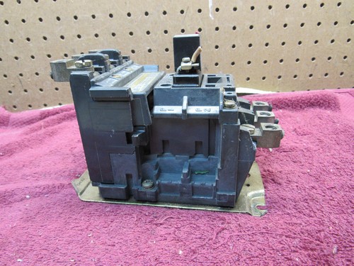 Allen-Bradley 500FL-C0D93 Series A Motor 60 Amp AC Starter/Contactor - Picture 6 of 9