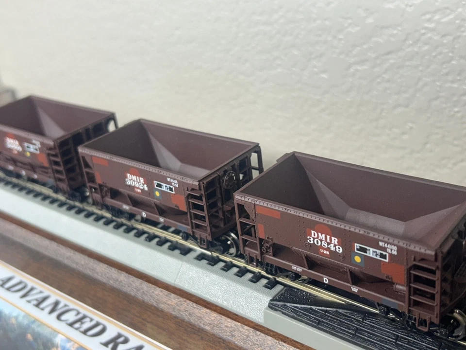 DULUTH MISSABE & IRON RANGE " DM&IR " IRON ORE HOPPER 12 pack HO SCALE GOLD NEW - Image 3 of 4
