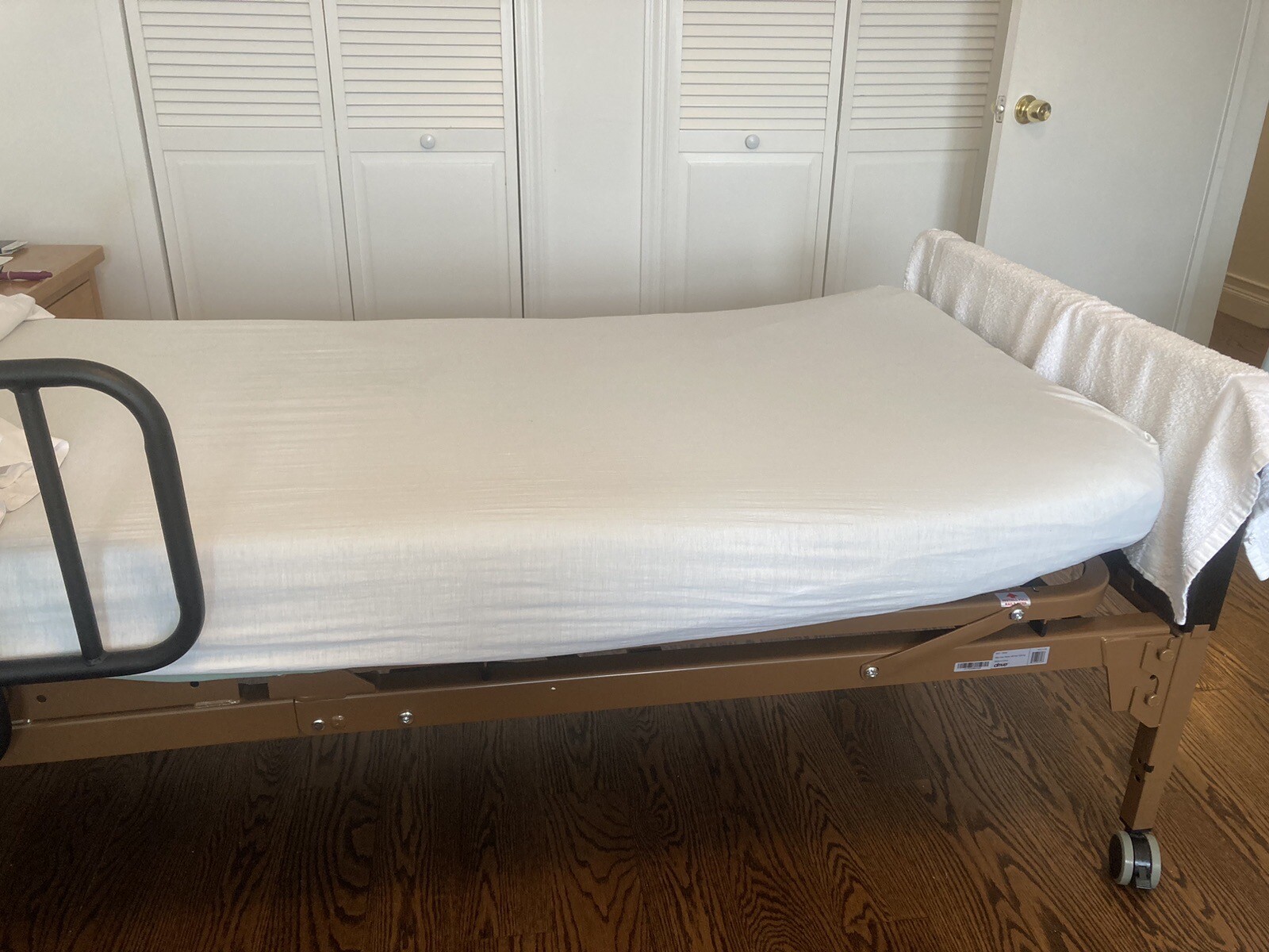 NEW MEDLINE MEDICAL SEMIELECTRIC HOMECARE HOSPITAL BED & MATTRESS SAVE