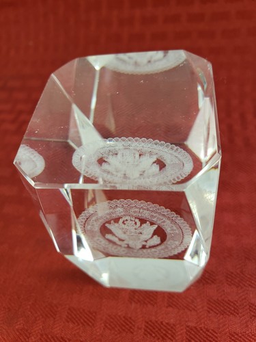 United States National Guard 3D Laser Etched Glass Crystal Art Paperweight - Picture 4 of 6