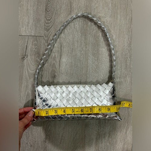 Handarbeit - Klebeband Tasche - Metallic - Schulter - Reißverschluss - silber glänzend futuristisch - Bild 13 von 14