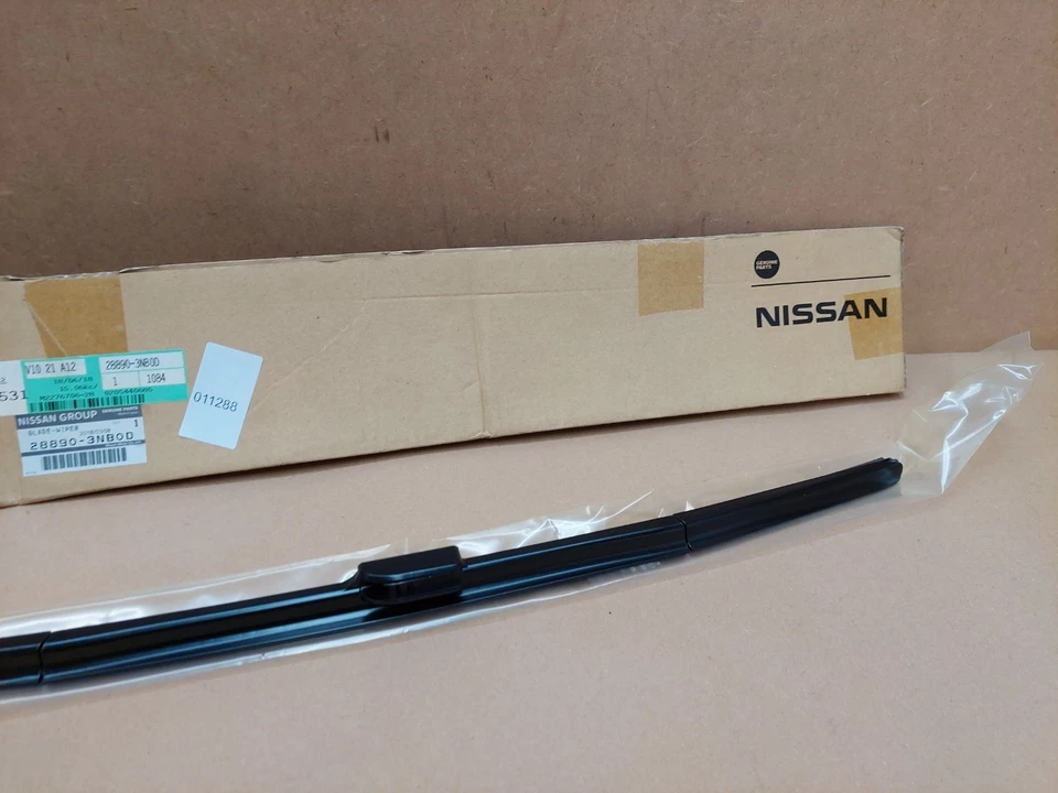 Nissan Leaf ZE0 Front Right Windshield Wiper Blade 10-on 288903NB0D Genuine New - Image 4 of 4