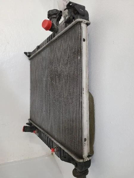 2002-2009 GMC ENVOY 4.2L Radiator 15196385 02-09 Foto 2 de 4