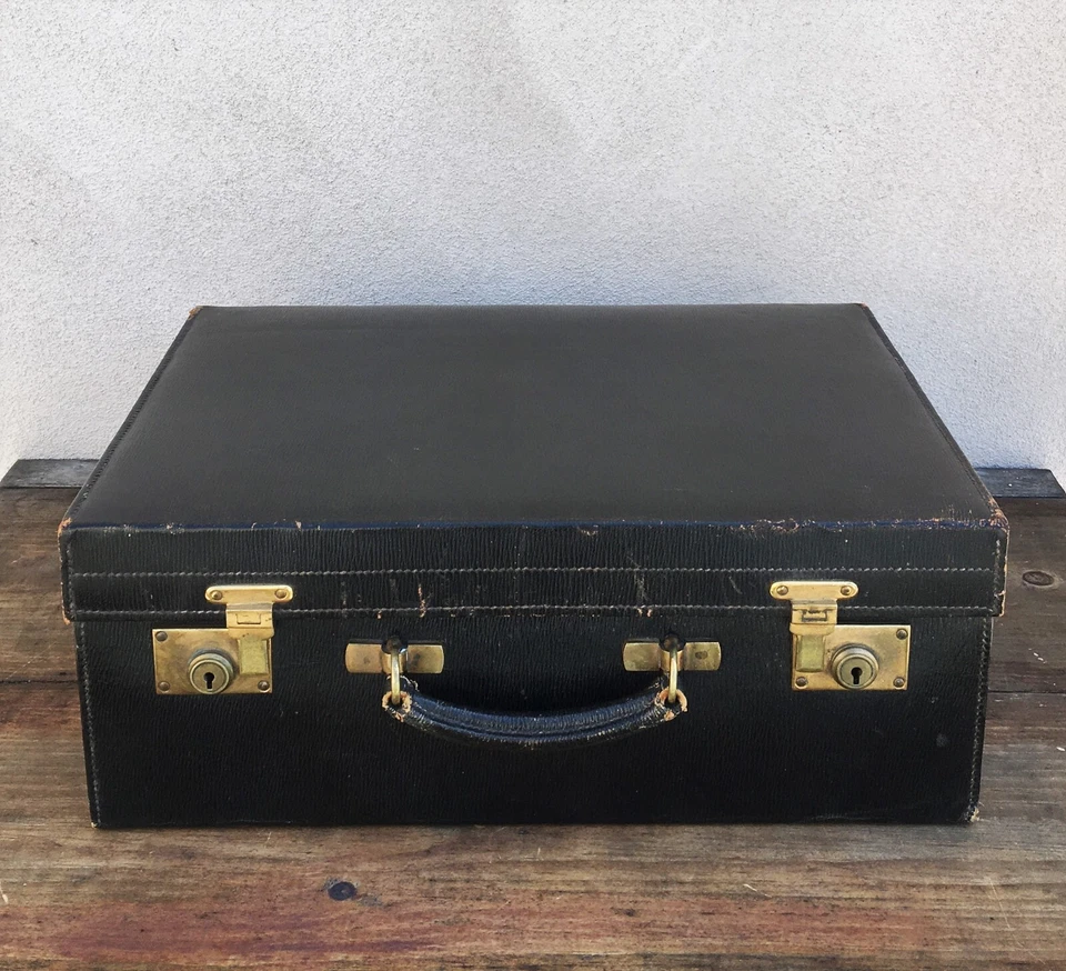 c. 1900 Ladies Mappin & Webb Vanity Travelling Case, Leather with Silk Lining - Image 3 of 4