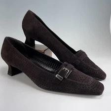 Vtg 90s Stuart Weitzman Perforated Suede Kitten Heel Square Toe Pumps Womens 6 M