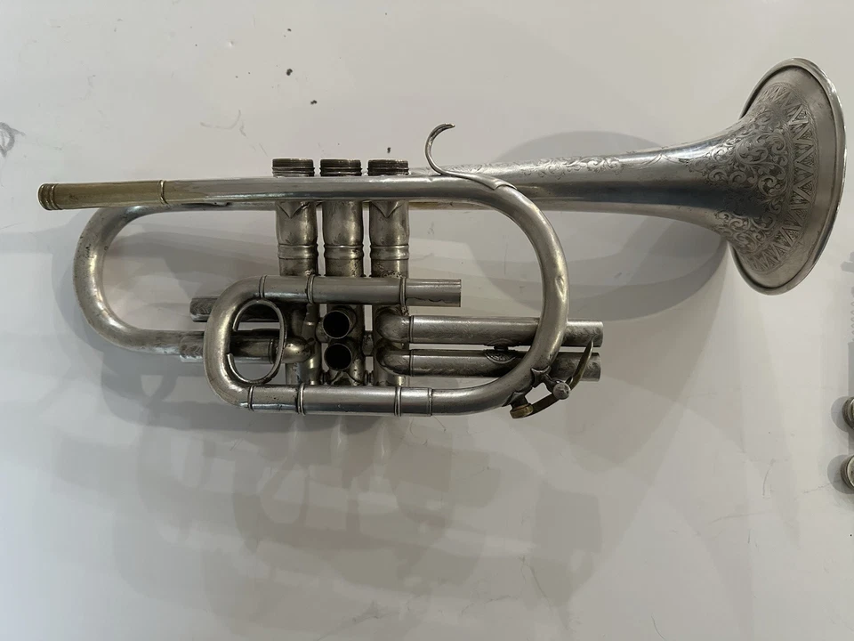 BESSON & Co. Chicago Bore 50 Medals of Honour Serial # 64917 CIRC 1898-1902 MINT - Image 2 of 4