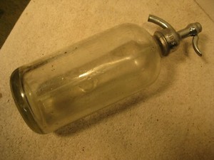 Vintage J.E.Independent bottling Co .Phila.Pa. 26 oz. syphon seltzer bottle