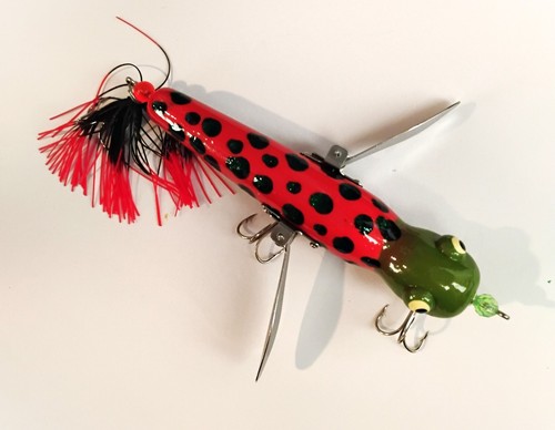 MUSKIE PIKE BASS 8 " CRAWLER RED PARROT SKIRTED IT'S A DICK - Picture 2 of 9