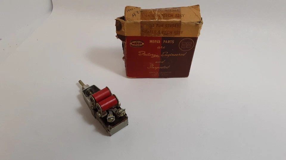 Interruptor de soplador de calefacción Dodge Plymouth DeSoto Chrysler C34 C36 1941-1942 NOS 974943 Foto 3 de 4