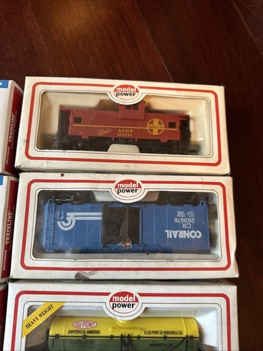HO Scale ATSF "Santa Fe" 999537 Wide Vision Freight Train Caboose / Model Power - Picture 4 of 5