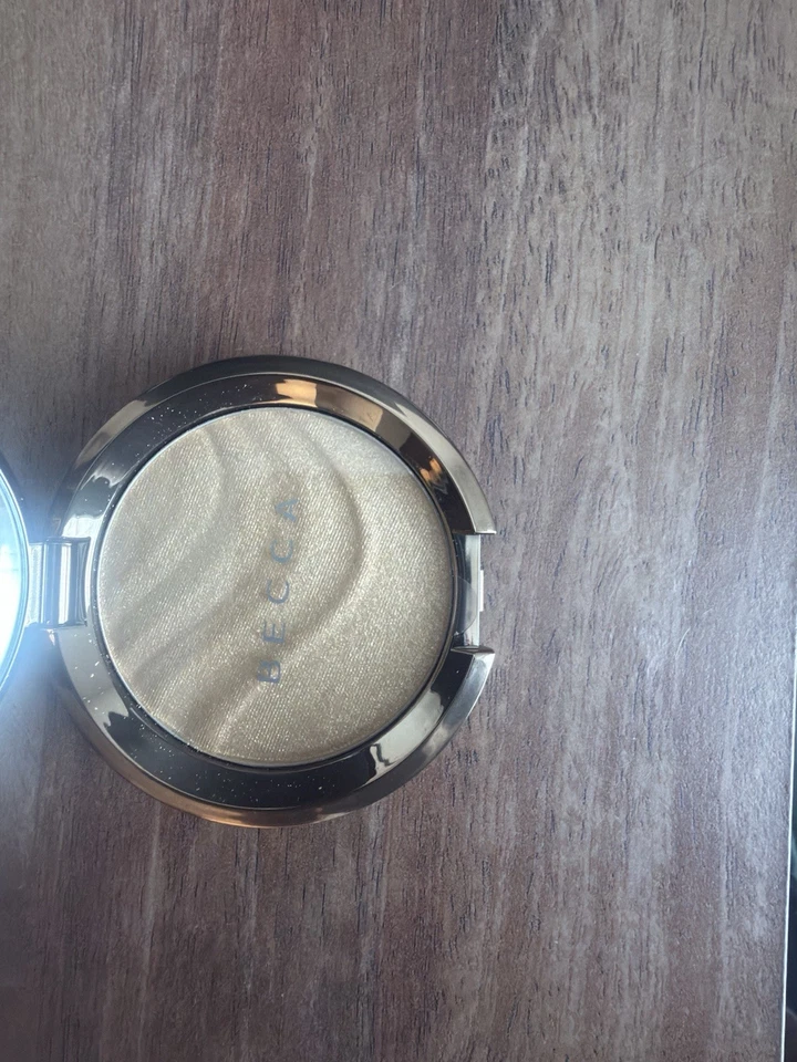 BECCA VOLCANO GODDESS SHIMMERING SKIN PERFECTER in GOLD LAVA  LIMITED EDITION - Image 3 of 3