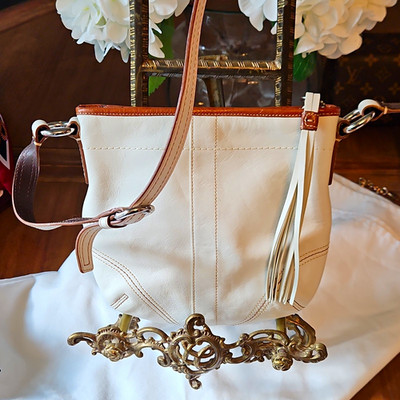 VINTAGE Coach Soho White Leather Crossbody Shoulder Bag Y2K ! With Tag & Tassel!