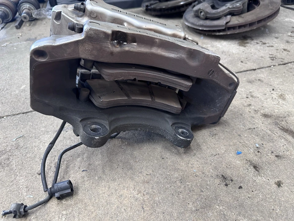 Par de pinzas de freno delanteras 04-10 Touareg Porsche Cayenne 6 pistones Brembo 18Z Foto 4 de 4