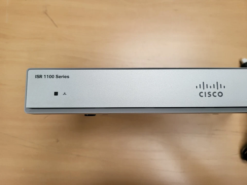 Cisco ISR 1111-8P router avec Zone-based firewall et alimentation - Photo 3/3