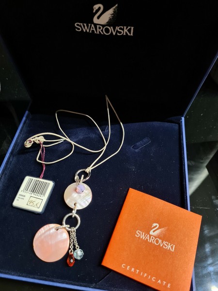 60% de descuento - Collar  de Swarovski cristal 95 euros. Sin caja