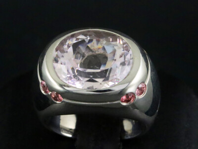 Leo Wittwer   Kunzit Turmalin Ring  10,15ct (Gravur)   20,4g 750/- Weißgold