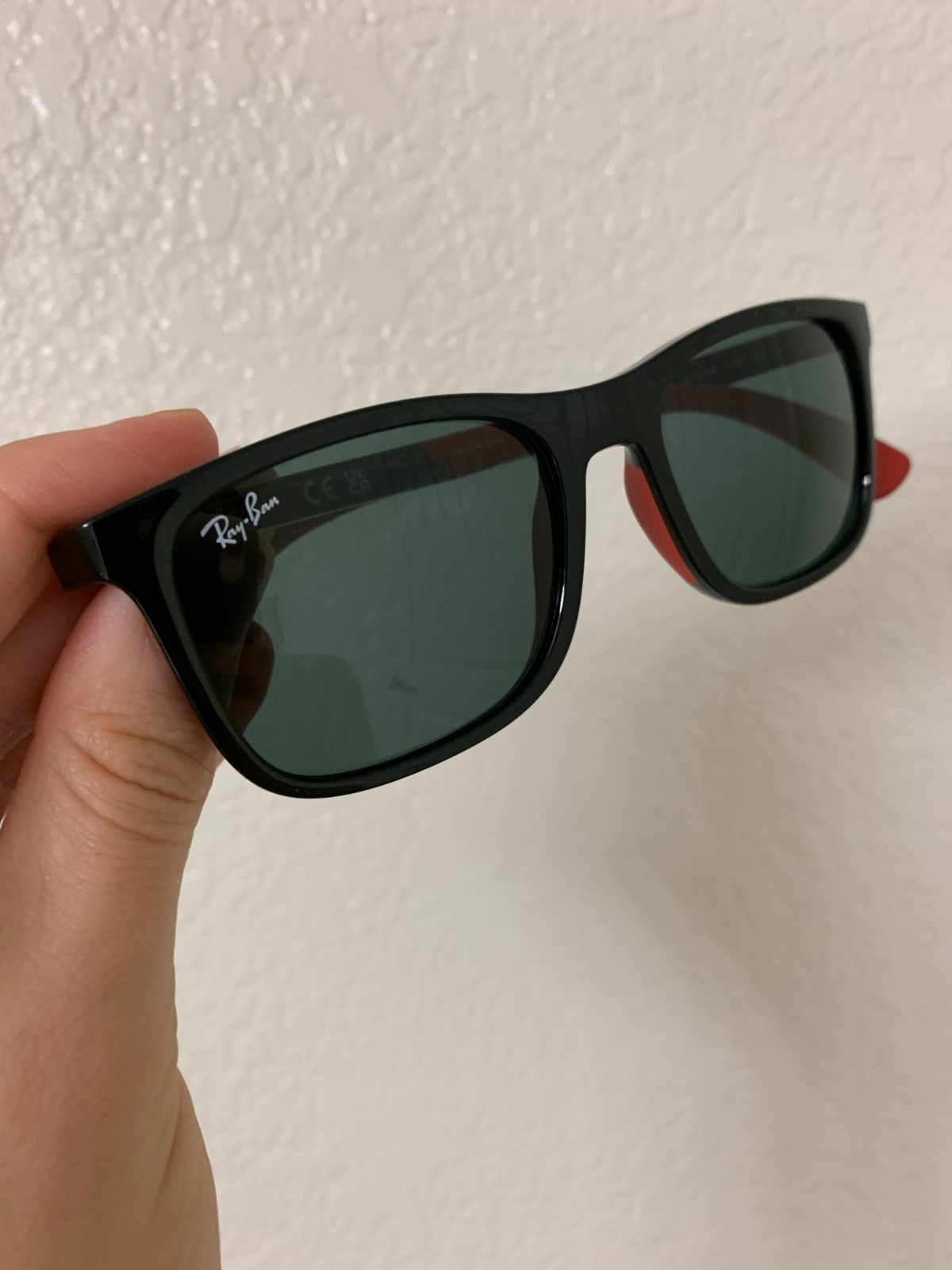 Kids/Junior Ray-Ban Sunglasses (RJ9084S )