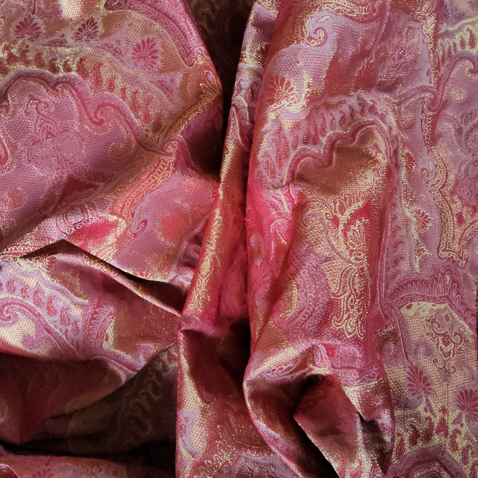 APART  Tischdecke als  stoffrest 170x220 Cm Rot "Gold" Farben  - Bild 3 von 4