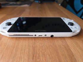Sony PS Vita PCH-2000 Slim White + Charger GREAT CONDITION US SELLER