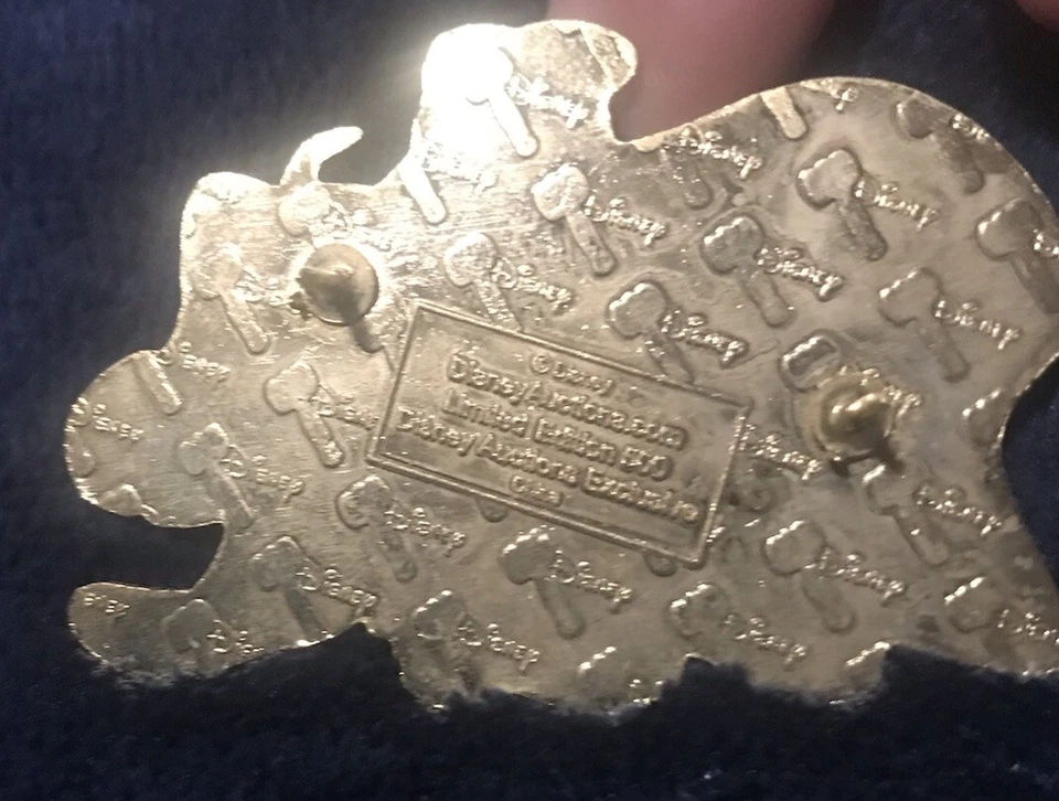 Prendedor Dumbo y Timothy Sleepy LE 500 Subastas Disney Foto 3 de 3