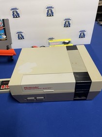NES Console With Mario/Duck Hunt, One Controller & Zapper TESTED WORKING
