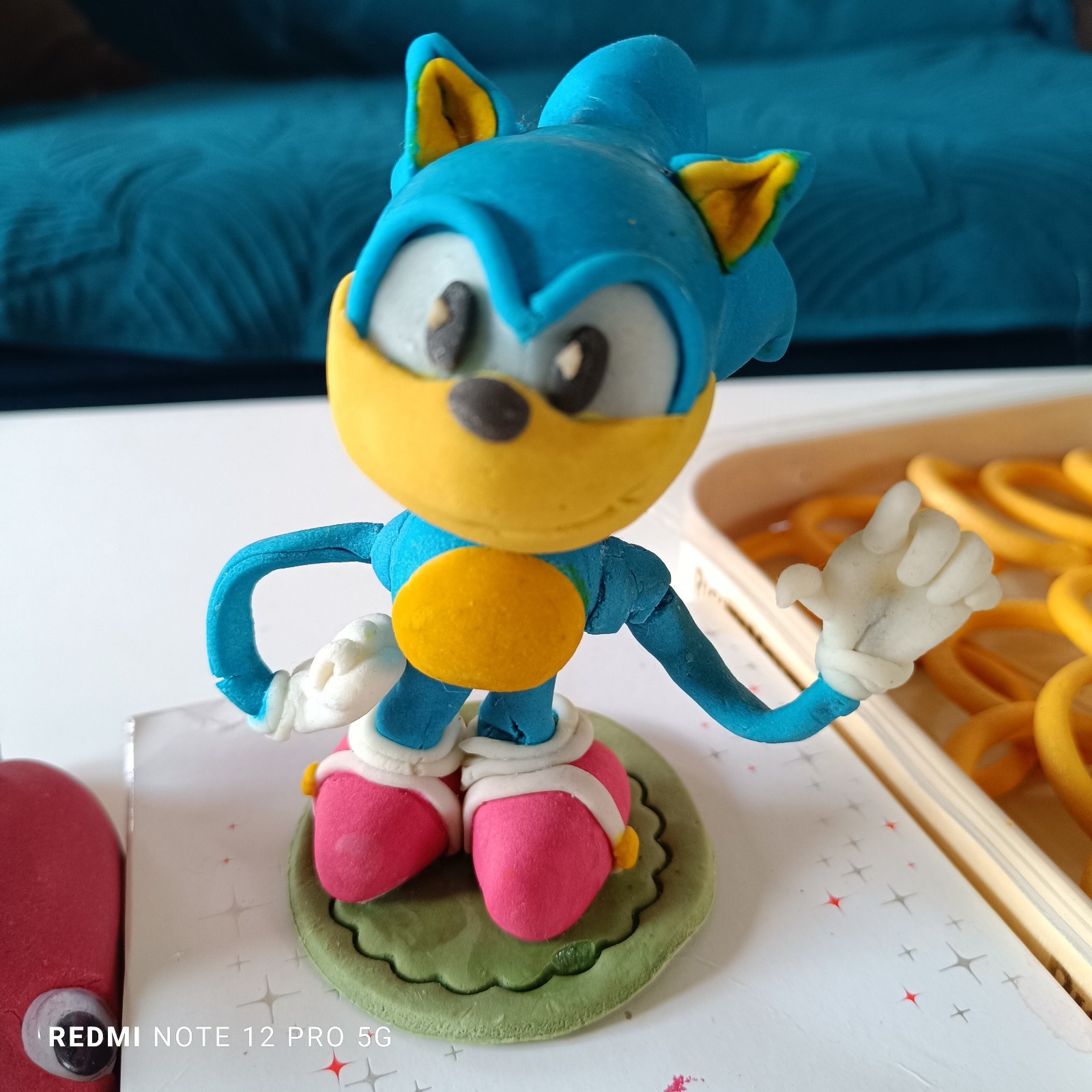 Figurine en pâte à sucre pour décorer un gâteau facilement sans savoir modeler