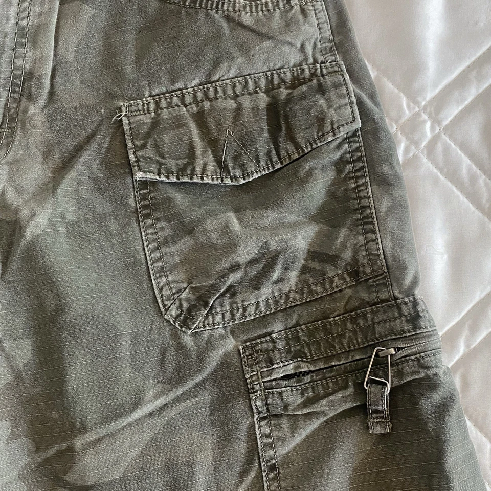 Pantalones de patinador Y2K Wrangler camuflados de pierna ancha jóvenes niñas 16 holgados punk grunge Foto 4 de 4