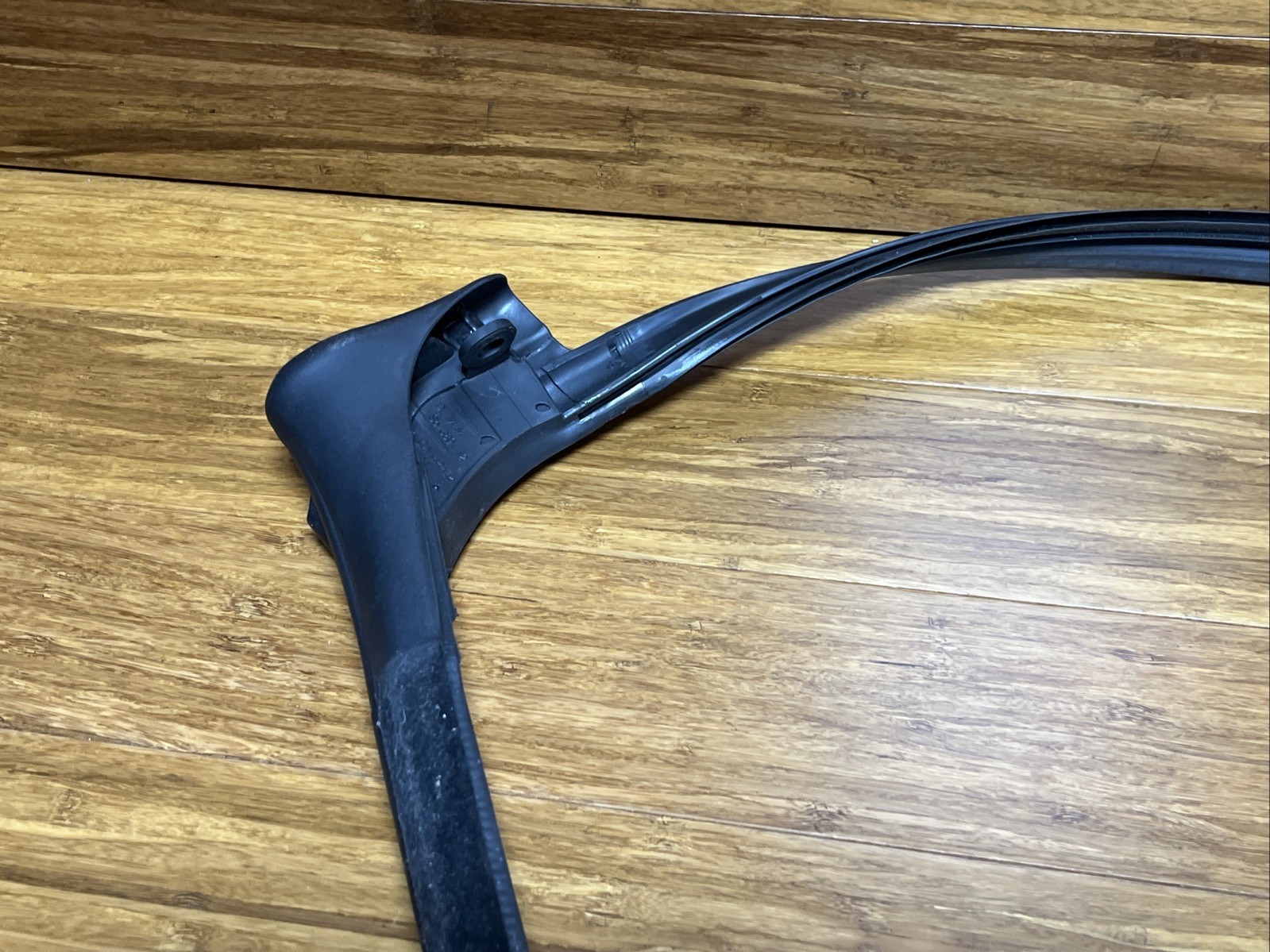 2017-2023 Rolls Royce Dawn Windshield Seal W/ Right Quarter Glass OEM NOTE