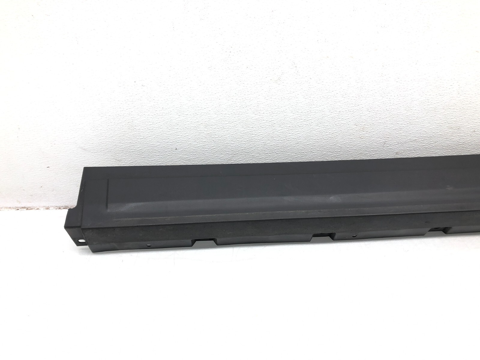 2017-2022 MASERATI LEVANTE LEFT DRIVER SIDE SKIRT ROCKER PANEL MOLDING OEM.