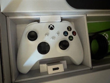 Unused Xbox Series X Controller - Robot White, Wireless