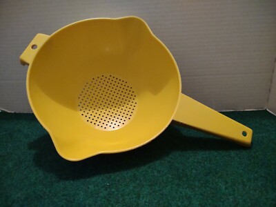 VTG TUPPERWARE 1523-3 Large 2 Qt. Yellow Colander/ Strainer