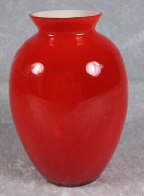 Carlo Moretti Red White Glass Cased Vase 4-5/8 in Tall Murano Italy Signed Label